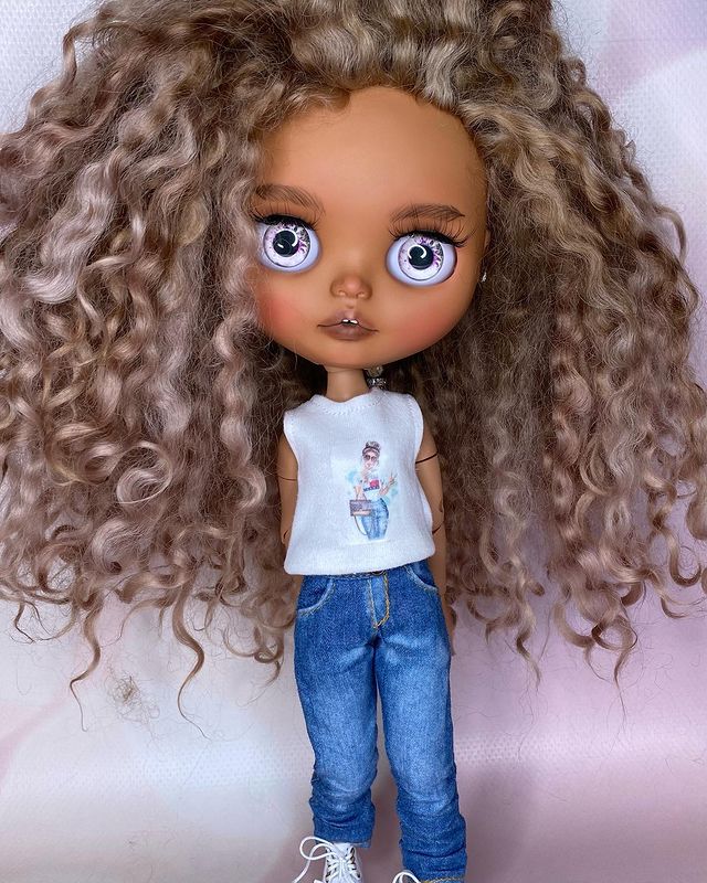 blythes_boutique в LOOKY. #блайз,#куклаблайз,#карвингблайз,#блайзкупить,#блайзкастом,#блайзочка,#куклыручнойработы,#клуббелыйслон,#клубинстадолл,#blythe,#blythedoll,#customblythe,#blyhtelover,#blythelove,#ooakblythe,#blythedollcustom,#blytheworld,#doll,#натуральныеволосы,#dollycustom,#icydoll,#handmade,#holaladoll,#blythelips,#white_slon,#ブライス. Малышка ищет любящий...