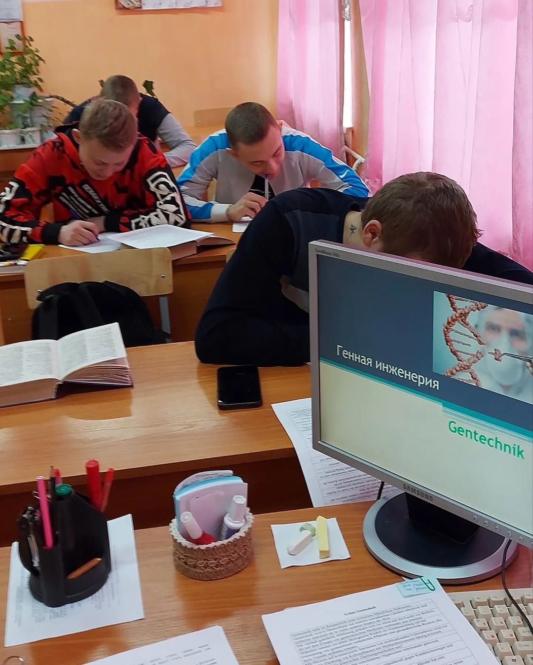 tati_polukarova в LOOKY — 👩‍🏫🎓Поработала с недельку Deutschlehrerin в нашем лицее. 
