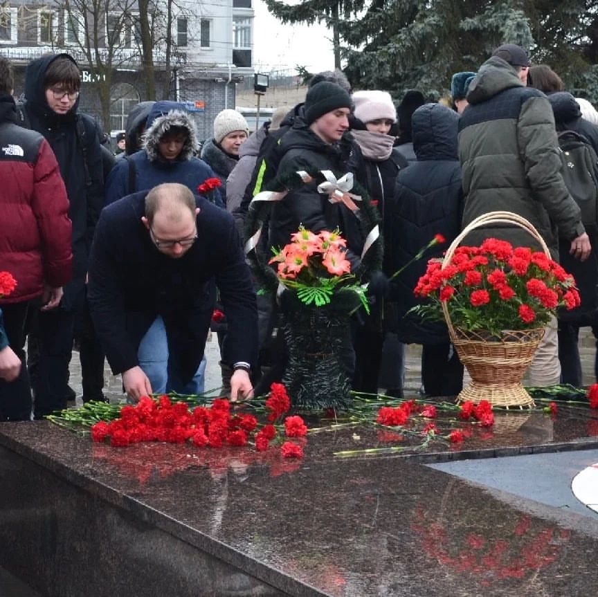 23 февраля – это одна из важнейших дат для всех россиян. Чем дальше в прошлое уходят военные события, тем острее возникает необходимость сохранения исторической и человеческой памяти об этом героическом прошлом, о наших соотечественниках и земляках, с оружием в руках защищавших нашу Родину

#ПамятьГероев #ЕР52 #НашиЗащитники