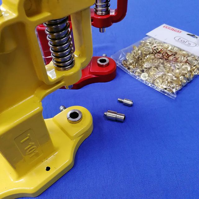 welltex_ekaterinburg в LOOKY. #веллтекс,#екатеринбург,#твойвеллтекс,#шьюсама,#умеюшить,#любовькшитью,#шьюназаказ,#шьюсама,#швея,#портной,#швейноеоборудование,#молнии,#нитки,#инстадрузья,#индивидуальныйпошиводежды,#одежда,#ткань,#веллтекс_оборудование,#веллтекс_ткани,#веллтекс_фурнитура,#пресс,#установочнаяфурнитура,#люверсы,#кнопки. Какая красота, яркие...