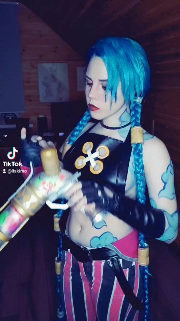 juliapyrinova in LOOKY. #leagueoflegendscosplay,#leagueoflegends,#arcane,#arcanelegends,#arcanejinx,#arcanejinxcosplay,#jinxcosplay,#jinxed,#jinx,#jincsarcane,#cosplaylol,#cosplay,#cosplayjinx,#cosplayleagueoflegends,#cosplaygirl,#косплейджинкс,#косплеерша,#косплей,#лигалегенд,#лигалегендкосплей,#лол,#джинкслигалегенд,#Джинкс,#джинксаркейн,#аркейн. Эй богдан, я здесь) ...