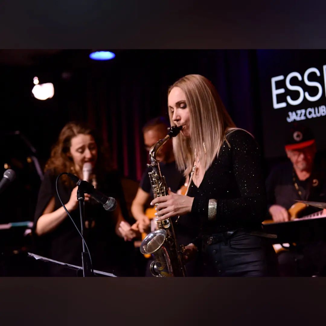 kristina_tis_sax_player в LOOKY — фото 2
