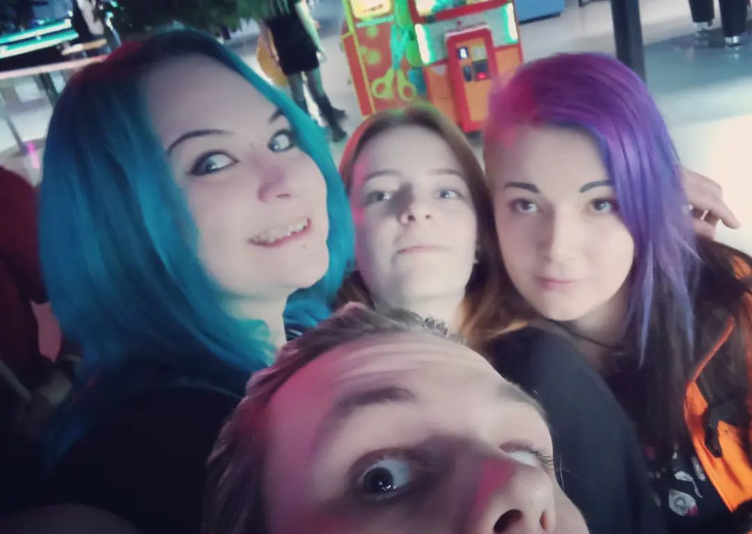 Главное в этой жизни - найти своих и не успокоиться.
.
.
.
#nightparty #mazapark #friends