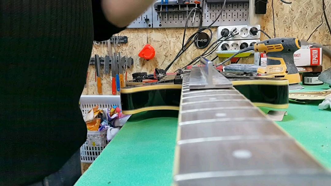 guitaroff.ru в LOOKY. #gibson,#электрогитара,#басгитара,#струны,#струныдуши,#рок,#хардрок,#металл,#ария,#мастер,#ремонтгитар,#карантин,#самоизоляция,#fender,#telecaster,#stratocaster,#lespaul,#handmade,#работакипит,#бридж,#москва,#гитарасвоимируками,#гитарнаямастерская,#гитарныймастер,#гитараснуля,#гитарнаямастерская,#авангард,#elvis,#струны,#ладыдлягитары. Шлифовка/закатка/пол...