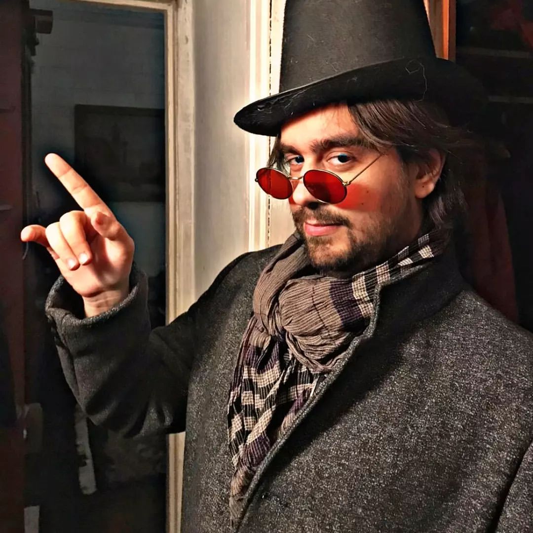 🎩