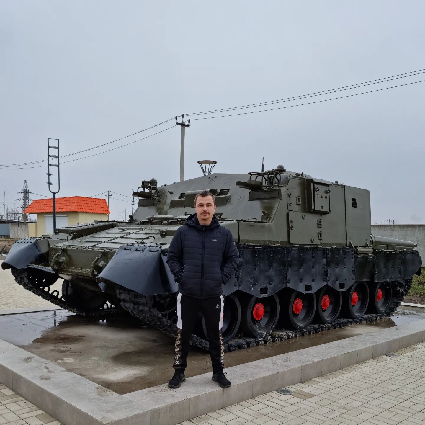 cobalt1996 в LOOKY. #аллеяславы,#гулькевичи,#мирногонебанадголовой,#Россия,#гулькевичи,#веснаблизко. #аллеяславы #гулькев...