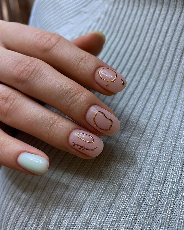 mvinogradova_nails в LOOKY. #nogtirzn,#ногтирязань,#маникюргельлак,#дизайнногтей,#маникюррязань,#минимализмнаногтях,#гельлакрязань. Минимализм зашкалива...