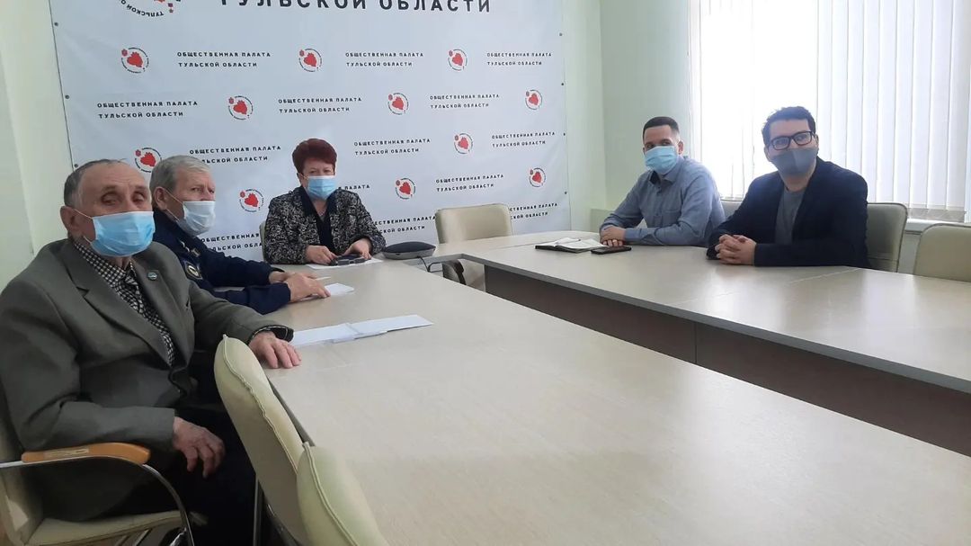 Сегодня в  Общественной палате Тульской области @opto71 прошел брифинг, посвященный спецоперации по защите ЛНР и ДНР, демилитаризации и денацификации Украины. 

В поддержку проводимой специальной военной операции на Донбассе высказались общественные ветеранские и молодежные организации.

Среди моих "коллег" немало тех, кто пересылает неподтвержденную информацию. Необходимы лидеры общественного мнения, которые могли бы стать некими ретрансляторами реальной и правдивой информации в этой информационной войне, таких людей сейчас не хватает. 

Каждую минуту приходит масса новостей, нужно помочь рассортировать их на правду и ложь.

#ОбщественнаяПалатаТульскаяОбласть #фейк #информационнаявойна #ЛНР #ДНР #специальнаявоеннаяоперация