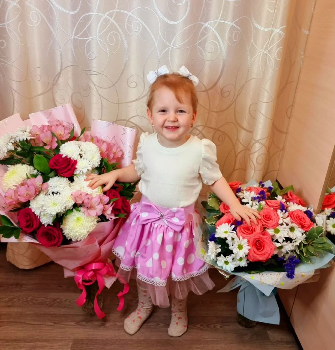 Красапета моя😍 Ну ооочень цветочки нюхать любит🌺