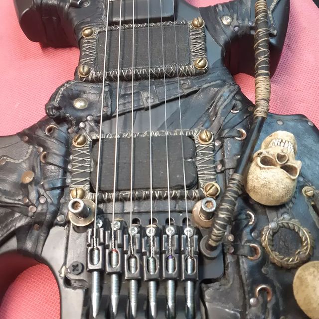 guitaroff.ru в LOOKY. #gibson,#электрогитара,#басгитара,#струны,#струныдуши,#рок,#хардрок,#металл,#ария,#мастер,#ремонтгитар,#карантин,#самоизоляция,#fender,#telecaster,#stratocaster,#lespaul,#handmade,#работакипит,#бридж,#москва,#гитарасвоимируками,#гитарнаямастерская,#гитарныймастер,#гитараснуля,#гитарнаямастерская,#авангард,#elvis,#струны,#ладыдлягитары. Пожалуй...это самая ...