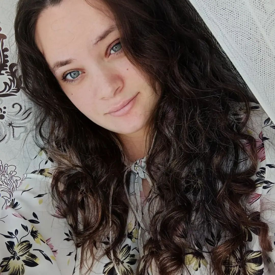 Весна — самое романтичное время года. Она дает надежду на светлое будущее, заставляет верить в то, что трудности отступят и настанут те самые долгожданные «лучшие времена».💋❤