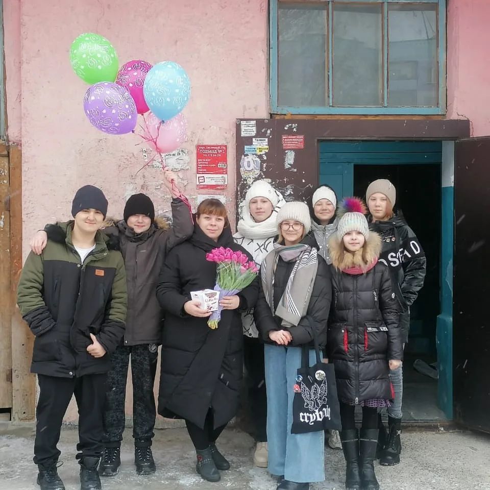 Самый запоминающийся день - 8 марта 🌺🌺🌺 Огромное спасибо ребятам и родителям 🤗Очень трогательно и приятно❤❤❤❤❤
#8марта #международныйженскийдень  #мойкласс #7гкласс #цветы #праздник