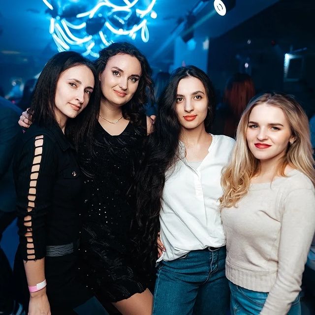 alesyabobrpro в LOOKY. . Гуляночка....