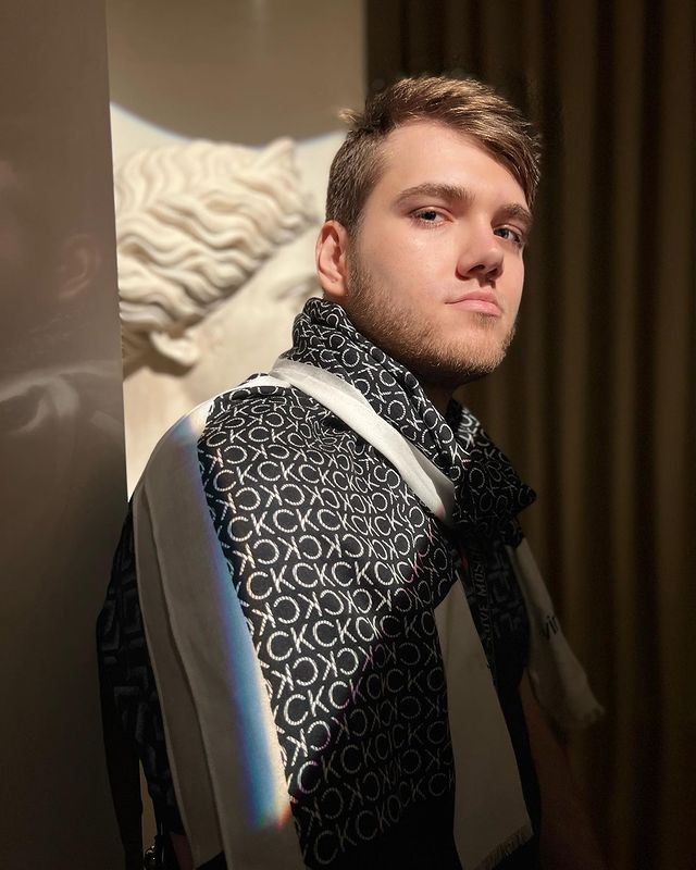 mr.viliar в LOOKY. . null