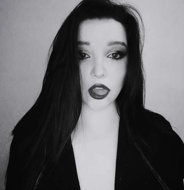nicktashabane в LOOKY. #photography#photo#black-white#thegirlinblack. #photography#photo#b...