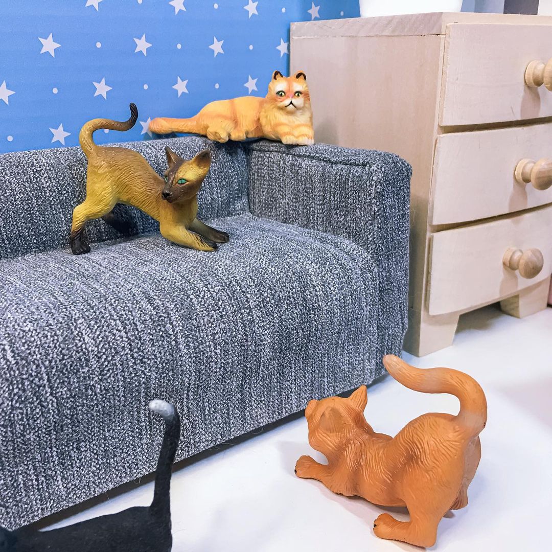 Котики! И тут, и там котики :) Организованно и дружно (нет) мы все передислоцируемся... кто куда 🙈

Лично мне очень не хочется никого из вас потерять, поэтому я собрала все ссылки на свои соц.сети и мессенджеры в одном месте и запихала их в шапку профиля. 

Вижу что многие зарегались в Vero, я тоже поддалась стадному инстинкту и зарегалась 😆 Хотя скорее всего посты будут по большей части в Телеге.

И нет, я не боюсь блокировок, умею пользоваться VPN-ом и в целом могу и тут остаться. Но я не хочу получать ушаты дерьма листая сторис и ленту от тех кто "не хочет войны", но тут же открыто желает передОхнуть всем русским под атомными бомбами. В инстаграме сейчас этого овер дохера, поэтому я перестала сюда заходить. И пока эта тенденция будет продолжаться, я буду пользоваться другими сервисами. 

Всех люблю! 🌷