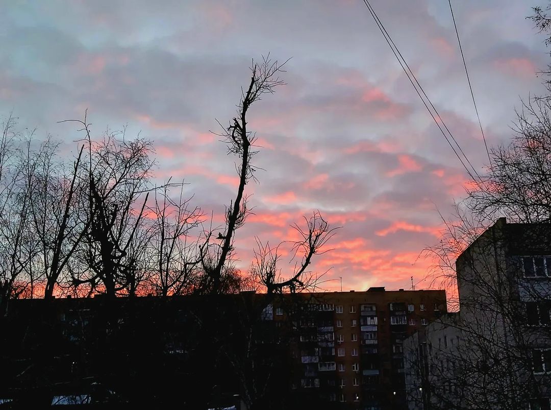 Возможно, последнее фото в инсте...
закат данной площадки, рассвет нового дня
#фото #закат #рассвет  #март #13 #весна #россия #курск #безфильтров