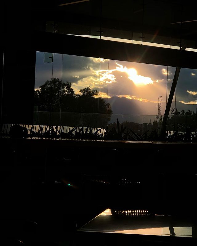 jimena.anaya_ в LOOKY. #sol,#atardecer,#photo,#photodump,#aesthetic,#ａｅｓｔｈｅｔｉｃ,#cdmx,#cdmx🇲🇽,#life,#lifestyleblogger. ⛅️
.
.
.
.
.
.
.
.
....