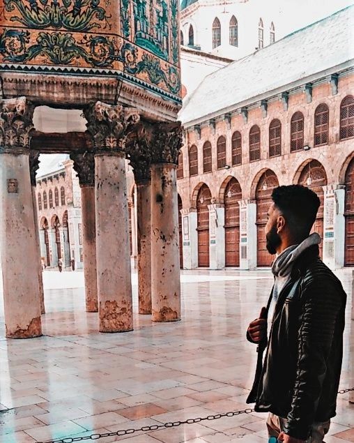 Mohammad Mustafa в LOOKY. . كيفَ أزيحُ وجهي عن م...