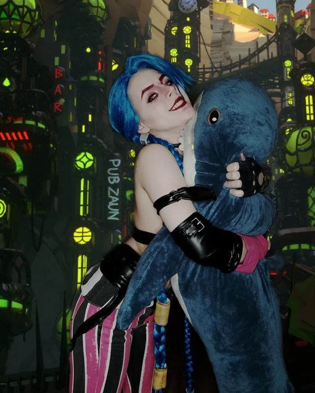 juliapyrinova in LOOKY. #leagueoflegendscosplay,#leagueoflegends,#arcane,#arcanelegends,#arcanejinx,#arcanejinxcosplay,#jinxcosplay,#jinxed,#jinx,#jincsarcane,#cosplaylol,#cosplay,#cosplayjinx,#cosplayleagueoflegends,#cosplaygirl,#косплейджинкс,#косплеерша,#косплей,#лигалегенд,#лигалегендкосплей,#лол,#джинкслигалегенд,#джинкс,#джинксаркейн. Обнимашки с акулой! ...