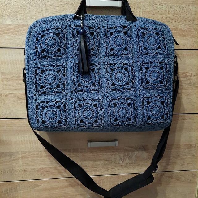 Татьяна Клименко в LOOKY. #вяжемкрючком,#сувенирыобнинск,#сумкикрючком,#сумкадляноутбука,#крючокмневруки,#подарки,#обнинск,#малоярославец,#балабаново. Сумка для ноутбука п...
