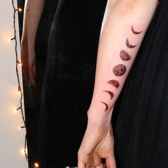 kozha.chernovik в LOOKY. #тату,#татуижевск,#татуировка,#tattoo,#tattooizhevsk. Кровавая луна 🌚
Или...