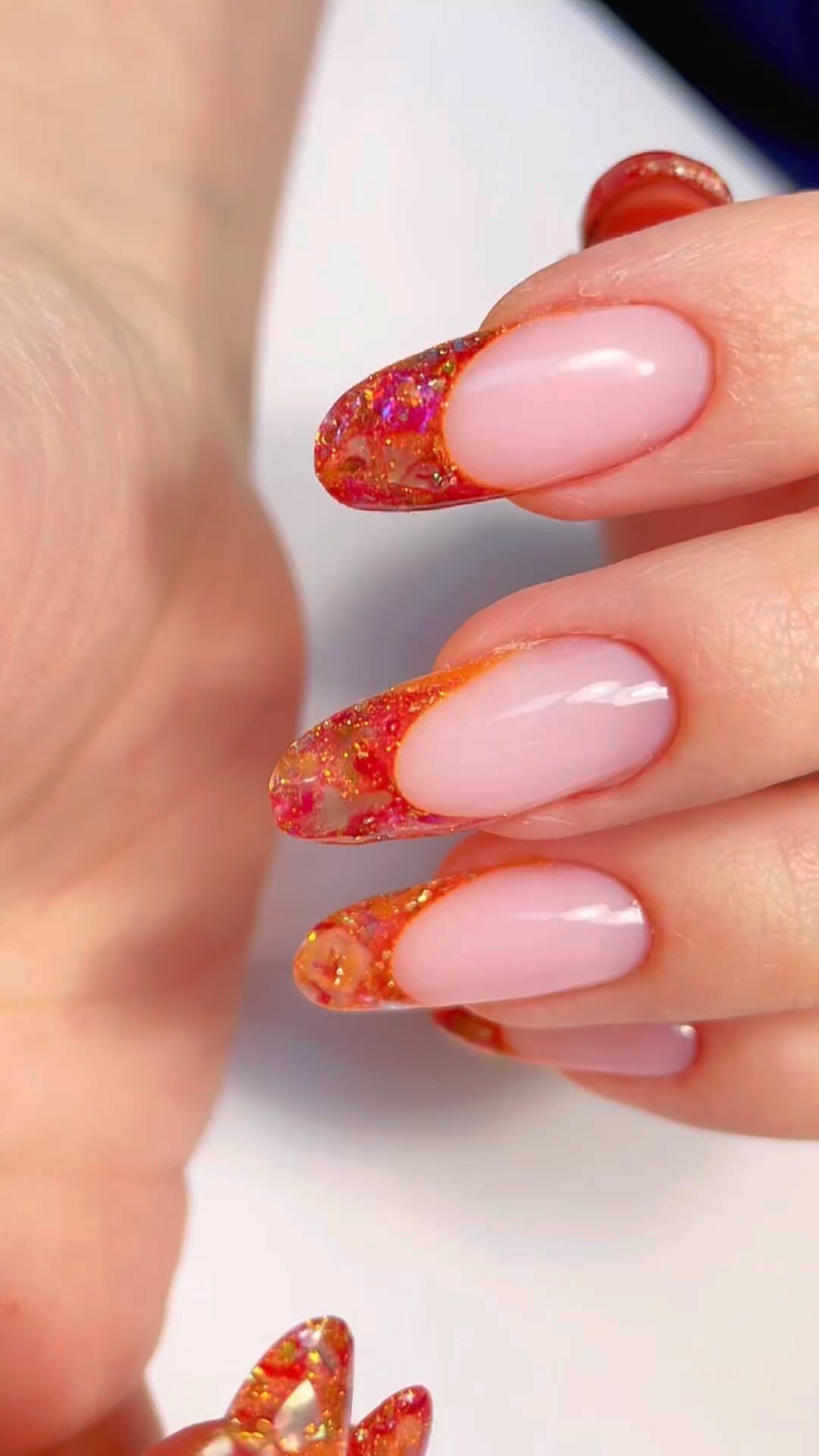 elenabris_nails в LOOKY. #артфренч,#выкладнойфренчмосква,#красивыеногтимосква,#длинныйминдаль,#френчмосква,#красныйфренч,#золотойфренч,#стильныйманикюр,#модныйманикюр,#маникюрмосквабеговая. Выкладной артфренч а...