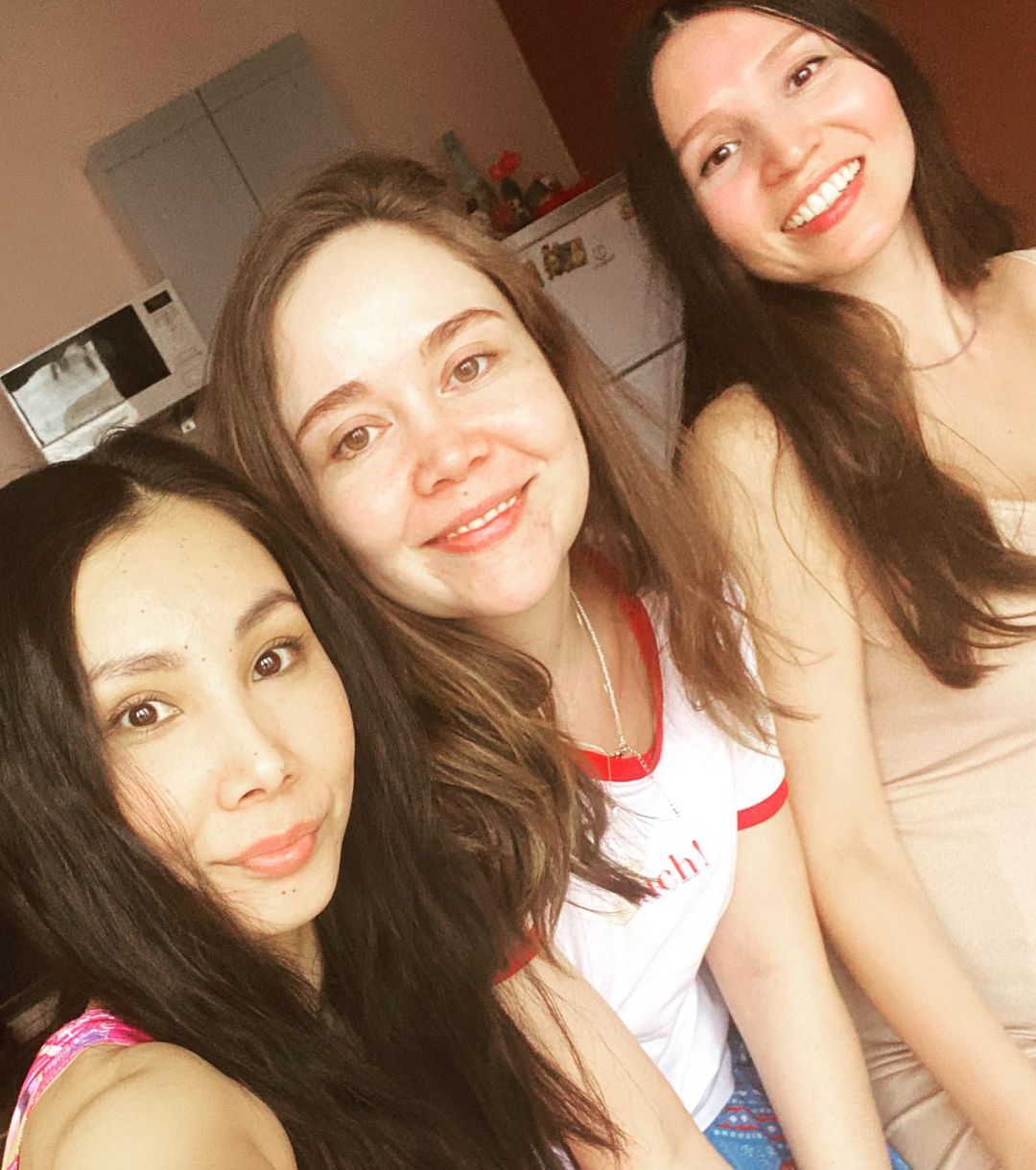 Наши мини-каникулы в Тюмени😍 , только мы, без детей, без мужей😃 С Новосиба забрала по пути @lerakus и полетели к нашей @iris.kulagina в Тюмень❤️Город очень понравился😍Гуляли по дневному, ночному городу, посетили музей 🤓пели в караоке, очень много пели😂съездили в эко-парк "Тайга", где купались в горячем источнике 🔥 и конечно же, наша жизнь пошла по ресторанам, было везде ооочень вкусно 🤩😍 Мой сожитель @lerakus отдельная любовь, так дружно,  и ладно я давно ни с кем не жила, сошлись на 💯🥰Первые дни после приезда странно было вернуться в обычный режим с готовкой, уборкой,стиркой, воспитанием детей🤪 Спасибо нашим мужьям за такой подарок😘, такой отдых нужен каждой маме, жене, женщине 😍