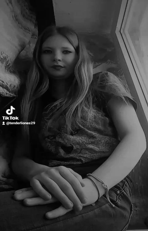 tenderliones_21 in LOOKY. . null