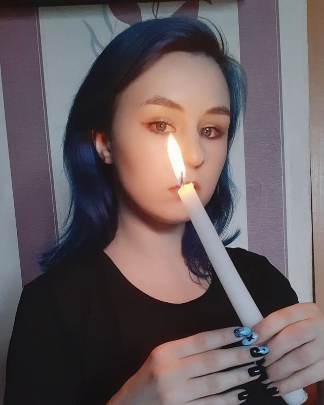 violet_mojito в LOOKY. #greenapelsin,#яждутебя,#waityou,#candles,#пламясвечи,#пламя,#babyonfire,#blueeyes,#bluehaircolor,#синиеглаза,#синиеволосы. Медленно гаснет свеч...