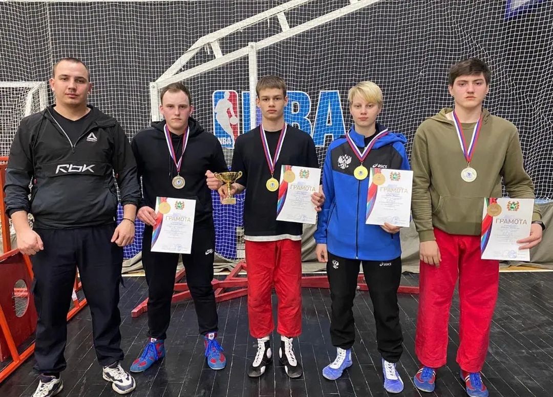 Завершились Чемпионат и Первенство Томской области по универсальному бою, которые проходили 17 апреля 2022г. в СК "Юпитер". Турнир собрал 140 спортсменов из 13 спортивных клубов города Томска и Томской области. В нашей копилке два 1 места🥇 и два 2 места🥈Так же наш курсант Юдин Вадим был награждён кубком " За лучшую технику "