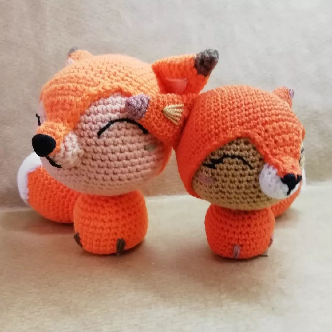 Лисички
#amigurumi #амигуруми  #fox #crochettoys #вязаныеигрушки #ручнаяработа #handmade #ручнаярбота