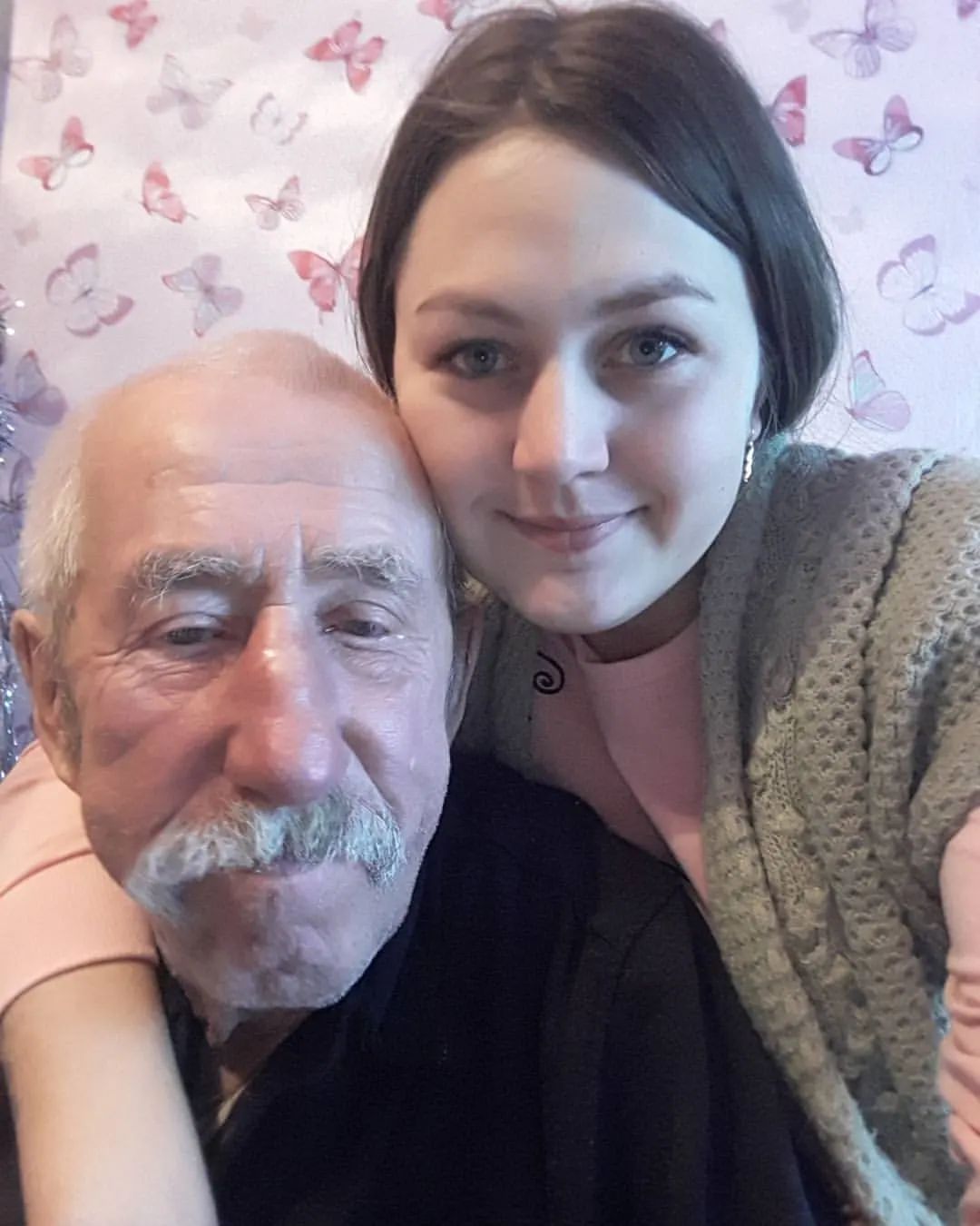 Дедушка. Уже год без тебя. Я часто вспоминаю твои слова: "Я вам и дед, и отец, и бабушка". Ты заменял тех, кого не было рядом. А вот тебя уже никто не заменит. Ты столькому нас с сестрой научил, столько сделал всего для нас, да и даже для наших детей. Ты увидел рождение 3х правнуков. Ты помогал, поддерживал, защищал. И чтобы не было в прошлом, в настоящем и будущем я буду гордиться тем, что ты был моим дедушкой
