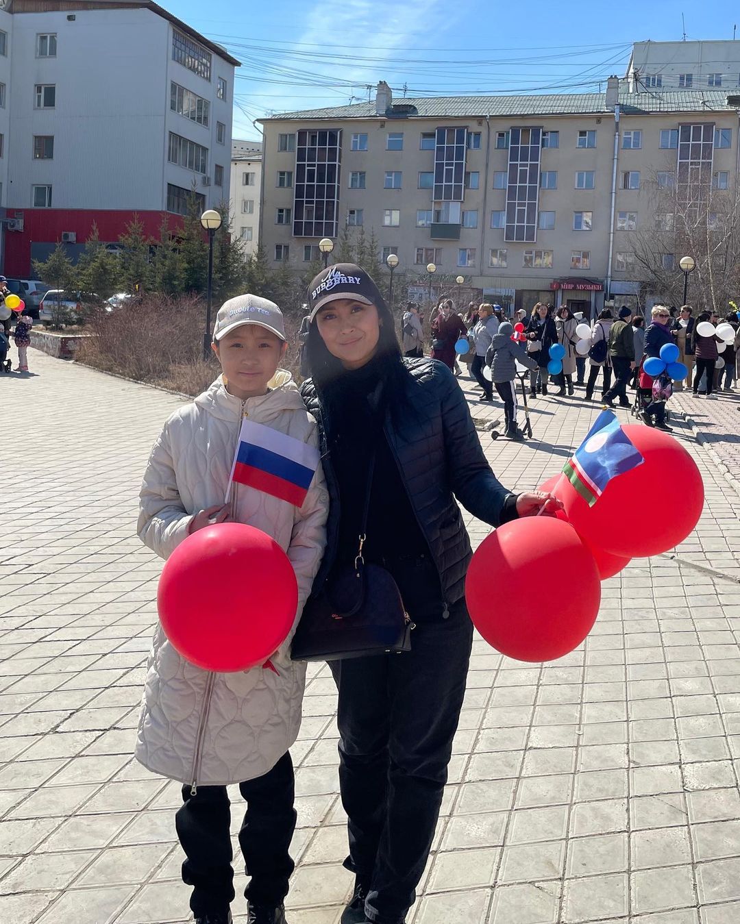 sob.np в LOOKY — С Майскими праздниками!🎈🕊
МИР ТРУД МАЙ
Yлэ киhини киэргэтэ