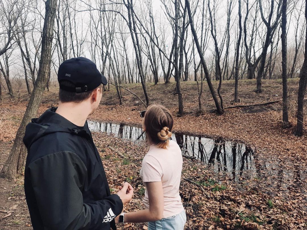 Начало осени-весна💚 
По моему лучшее время✨

Листочки распускаются🌿Запахи👃🏽Шашлычок🍖🔥

От работы за компом👩🏽‍💻 я люблю отдыхать прогуливаясь где угодно на природе☺️ И чем дальше от суеты тем лучше😌🥰