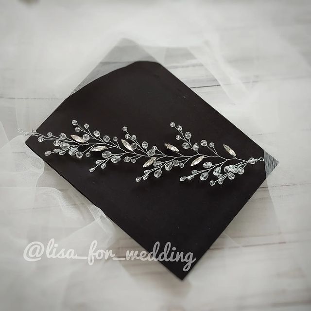 lisa_for_wedding в LOOKY. #украшенияворонеж,#украшенияизхрусталя,#украшенияизкристаллов,#украшениявприческу,#диадемаручнойработы,#диадема,#тиара,#тиарадляневесты,#свадебныйгребень,#прическанасвадьбу,#прическаневесты,#веточкаизхрустальныхбусин,#веточкавприческу,#хрустальныйгребень,#украшениянавыпускной,#нежнаяневеста,#свадебныйнаряд,#свадебноеплатье,#веточкавприческу,#вприческу. А вот та самая веточ...