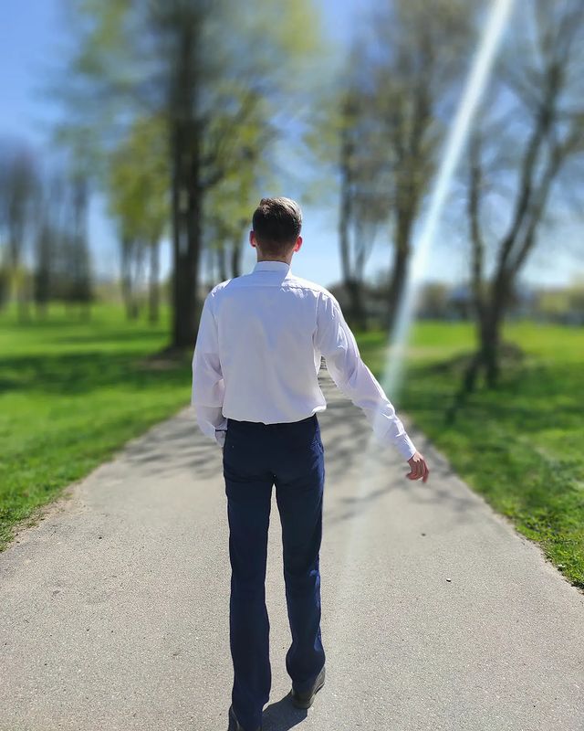 aftert_co в LOOKY. #праздник#9мая#2022#весна#май2022#май#тепло#хорошаяпогода#костюм#победа#лайк#подписка#инста#инстаграм#ошмяны#беларусь#holiday#spring#may#may2022#hot#goodweather#costume#victory#like#follow#insta#instagram#oshmyany#belarus. Имеем ли мы право за...