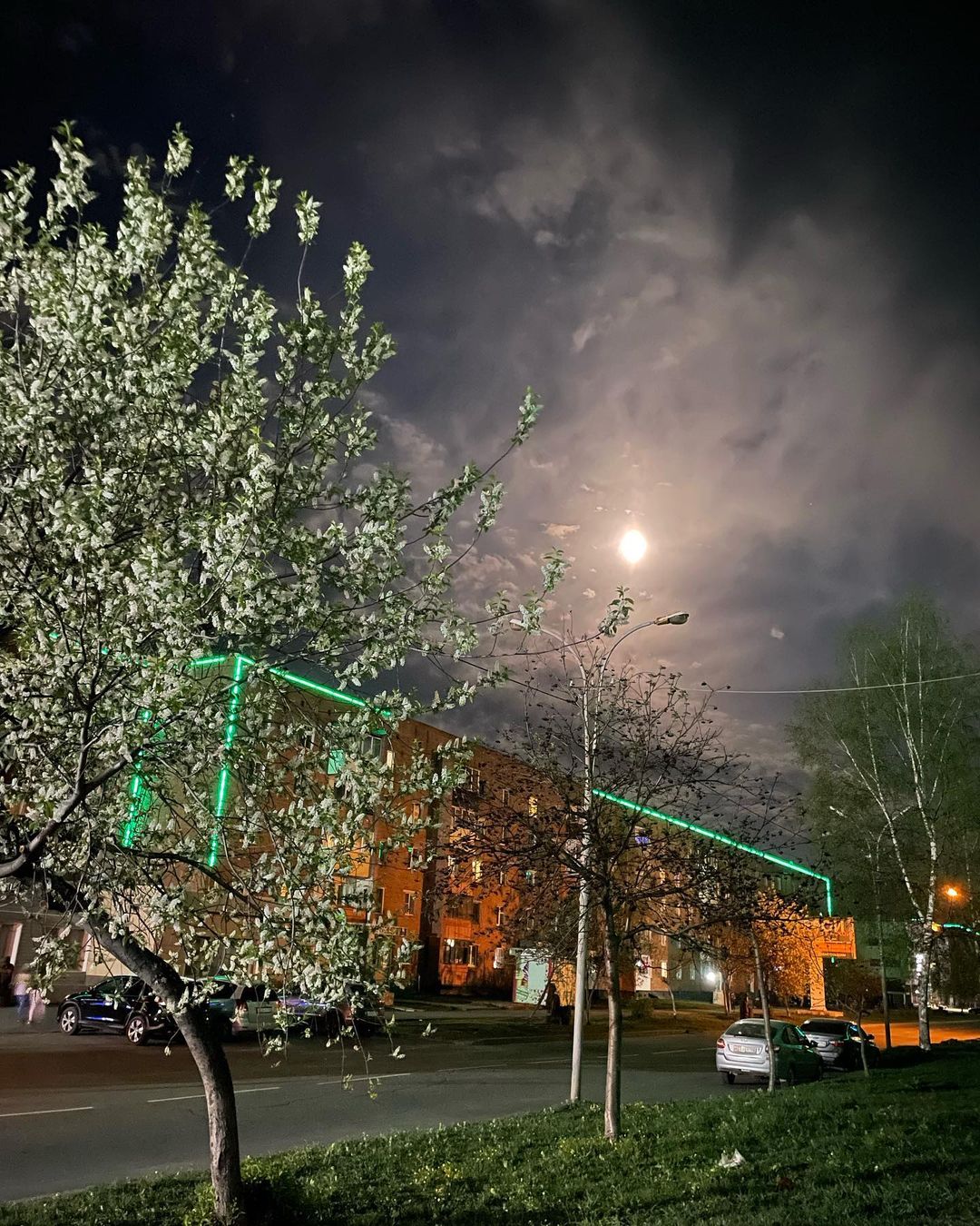 koshindra in LOOKY. #луна,#вечер,#прогулка,#лето,#всесупер. Шикарная луна 🌓 оче...