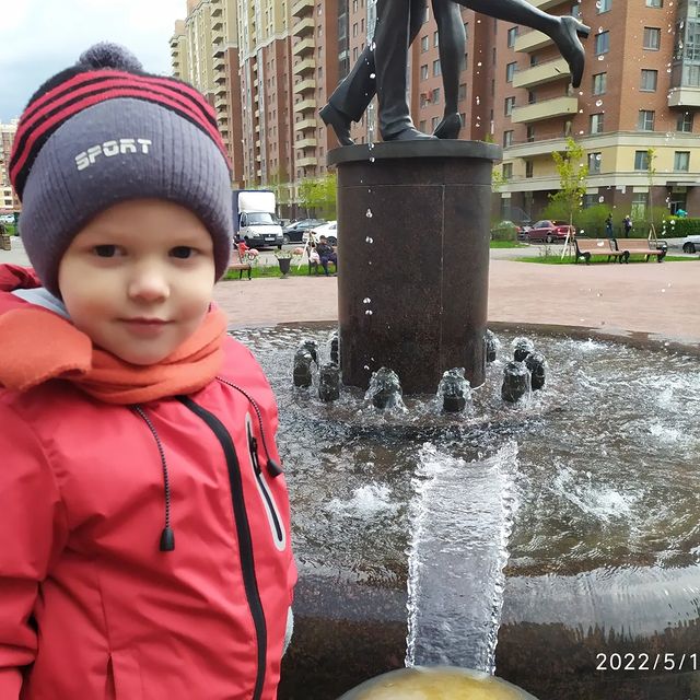 lika_sama в LOOKY. #улица,#холодно,#прогулка,#семья,#сын,#дети,#фонтанвлюбленных,#фонтан. Холодно на улице🥶, ...