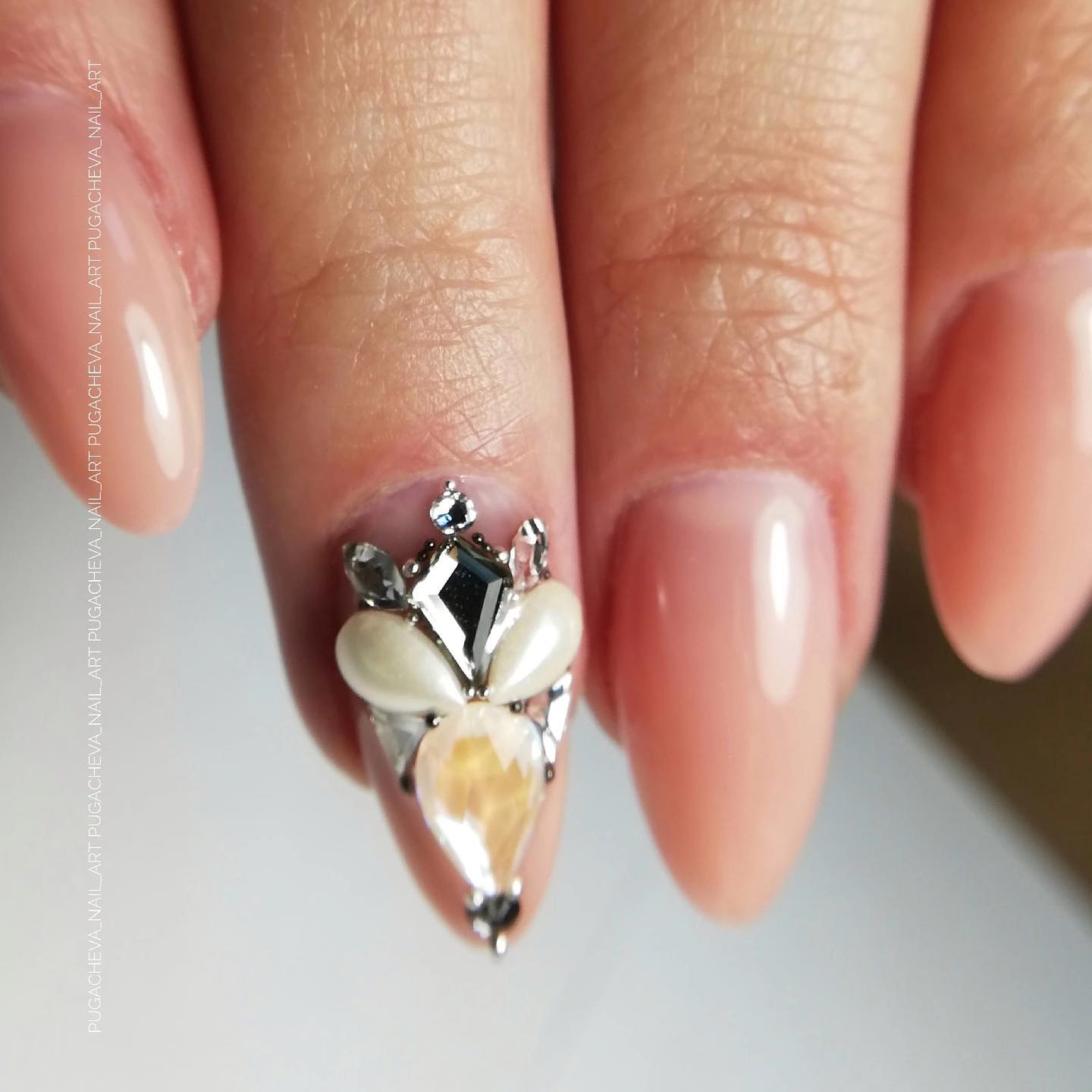 pugacheva_nail_art в LOOKY. #ручнаяроспись,#росписьногтей,#укреплениегелем,#укреплениеногтей,#покрытиегельлаком,#маникюр,#новомомосковск,#красотаспасетмир,#инкрустация,#инкрустацияногтей,#инкрустациястразами,#pugacheva_nail_art. 🤤 что может быть пр...