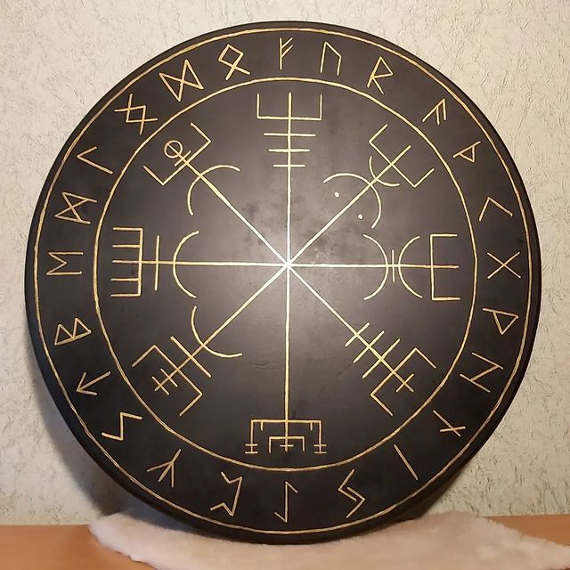 shaman.sib в LOOKY. #друг,#помощник,#приятно,#смотреть,#глаза,#обрядом,#пробуждения.?,#природу,#природе,,#костра,,#бубен,#камлать,#Бубен,#магическийинструмент,. Всем доброго времени...