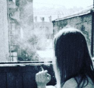andreykashanskiy в LOOKY. . Она сидела на балкон...
