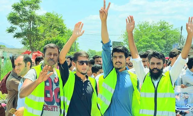 najeeb_khan_10 в LOOKY. #realeseyasinmalik. #realeseyasinmalik