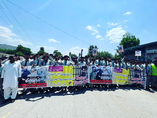 najeeb_khan_10 в LOOKY. #realeseyasinmalik. #realeseyasinmalik
