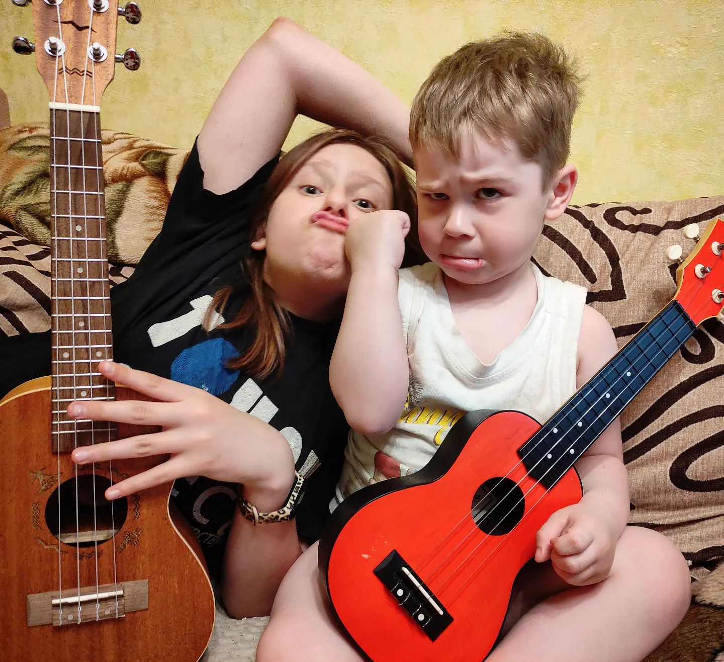 iri_ska_32 в LOOKY. . Моя любимая укулеле-...