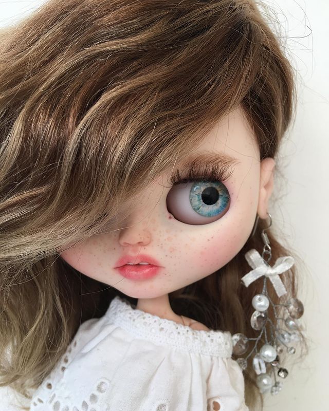 mathilda.artdolls в LOOKY. #blythe,#blythedoll,#blythecustom,#blytheclothes,#blythephotography,#blythedress. Мари. Дом нашла💕
 B...