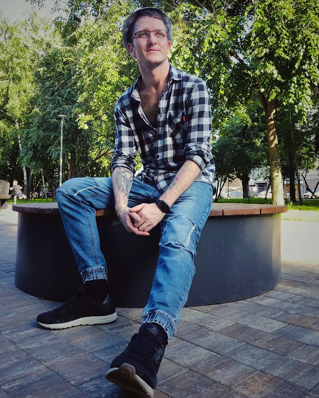 _alex.lubshev20_ в LOOKY. . Я все лежал и думал ...