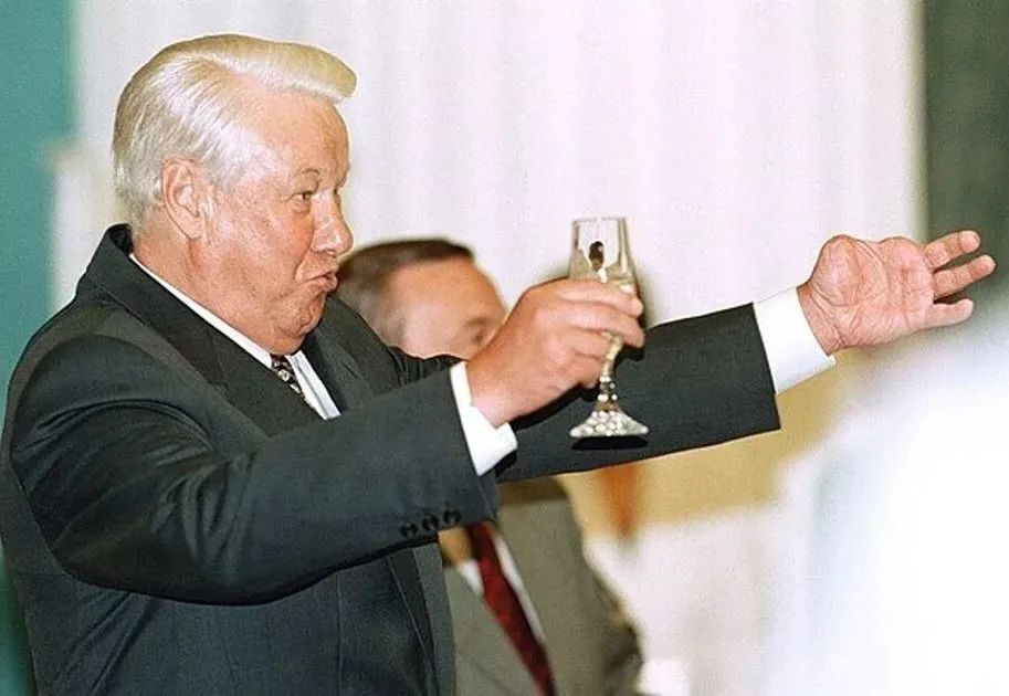 laboratory_innovation в LOOKY — БОРИС ЕЛЬЦИН 

Когда Ельцину было 11 лет. Будучи любопытным 
