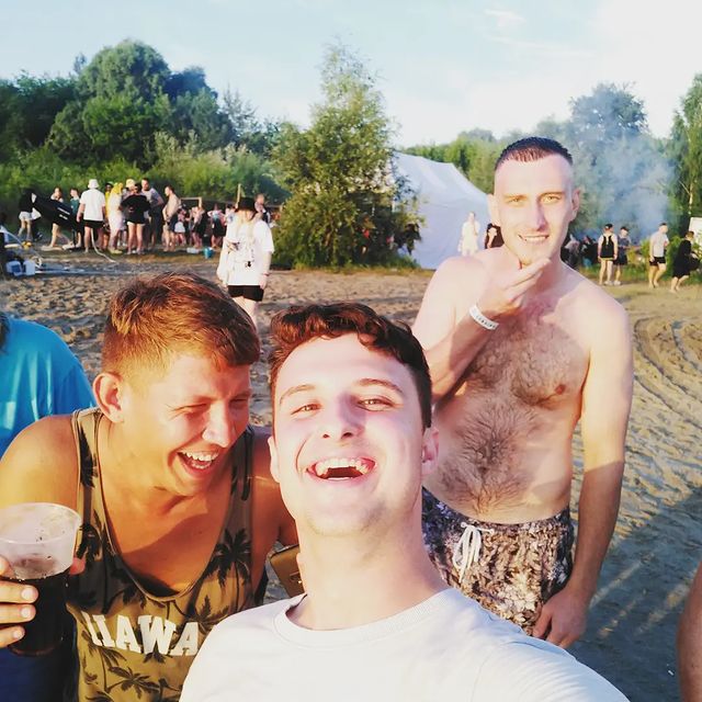 oleg_lll_ in LOOKY. #sky,#summerparty,#sun,#summer,#summertime,#selfie,#photography. #sky #summerparty #s...