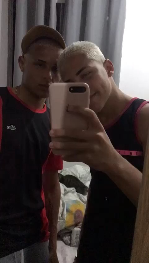skshdhdmd3 в LOOKY. . Irmão de outra mãe.....